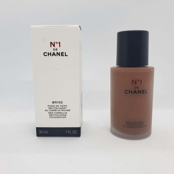 Chanel No.1 de CHANEL Red Camelia Revitalizing Foundation BR152 - Picture 1 of 4